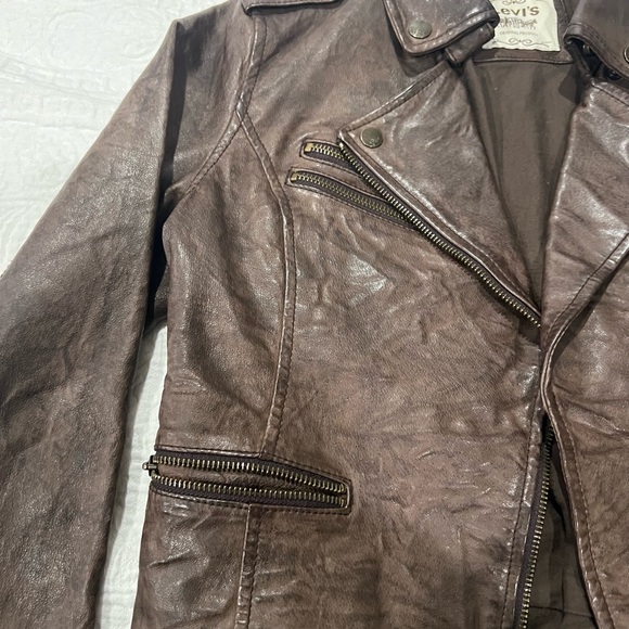 Vintage Levi’s leather motorcycle jacket size small. - Picture 4 of 7